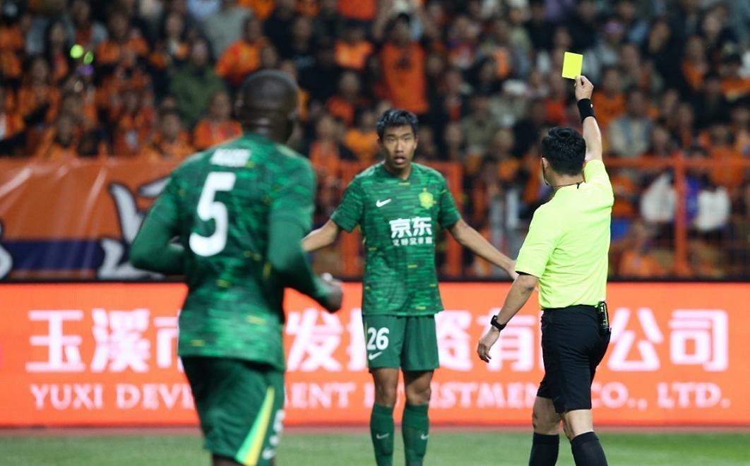 国安中场组织能力突出，多次传球成功
