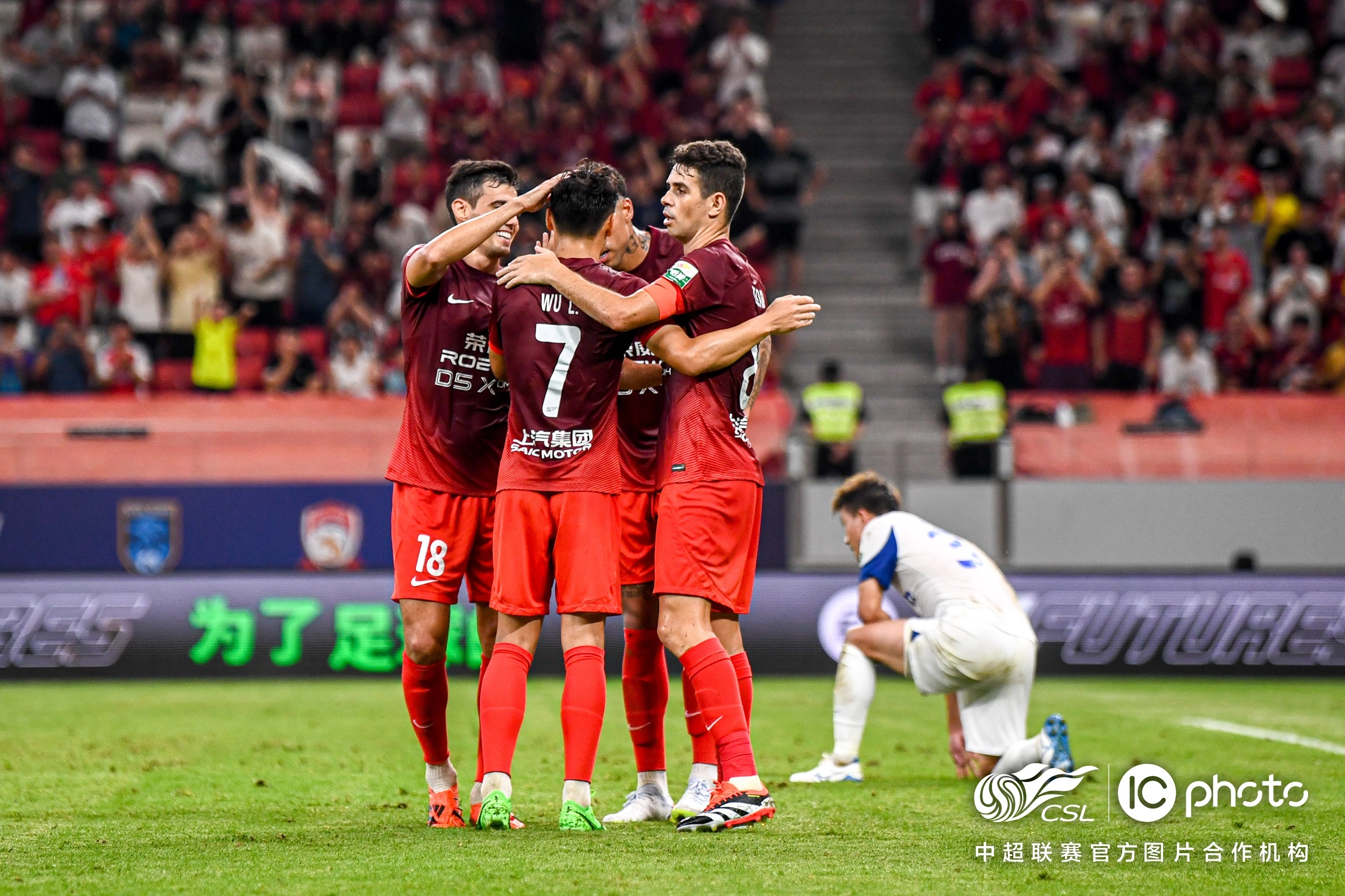 球队挑战争夺冠军宝座，势不可挡